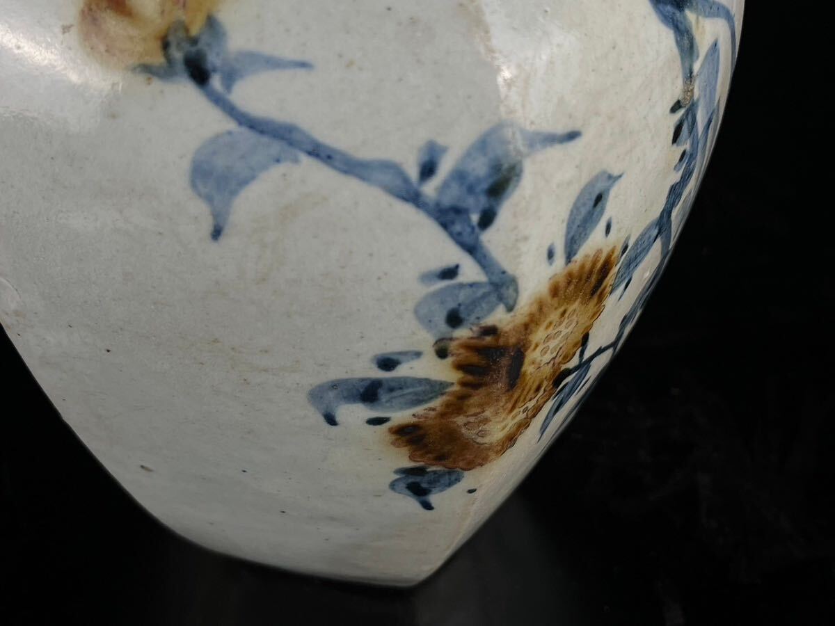 [.] morning . fine art Joseon Dynasty period white porcelain iron .. flower map vase flower vase .(11 a050755 0)