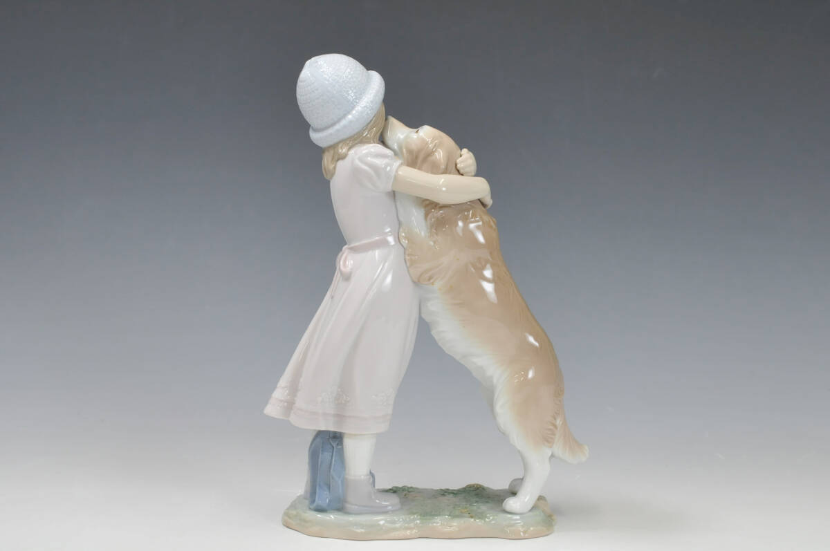  Lladro figyu Lynn [.....] высота :25cm без коробки LLADRO девушка . собака 0305031-1