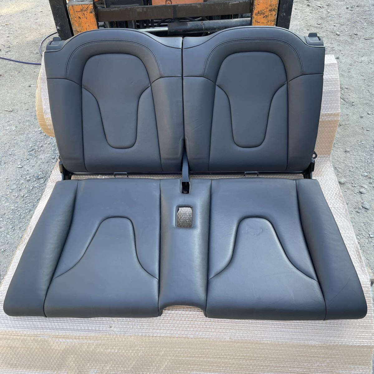 TT coupe rear seats Audi 8JBWA