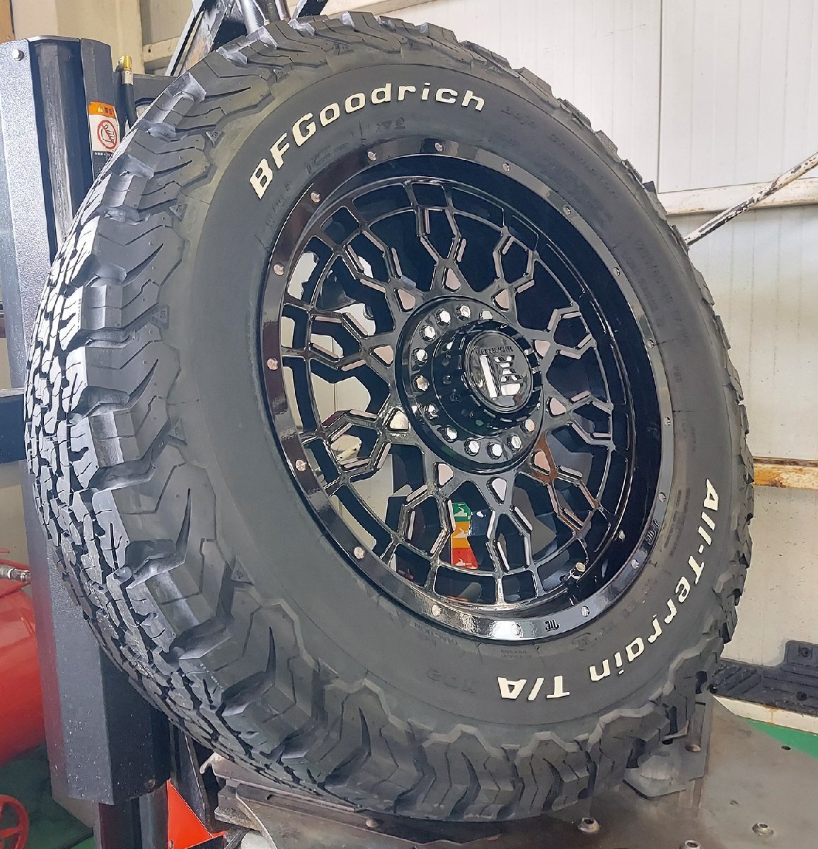 売切品 デモカー特価 18インチ LEXXEL PreDator プレデター BENZ Gクラス ゲレンデ BF Goodrich ALLTERRAIN KO2 265/60R18 ホワイトレター_画像5