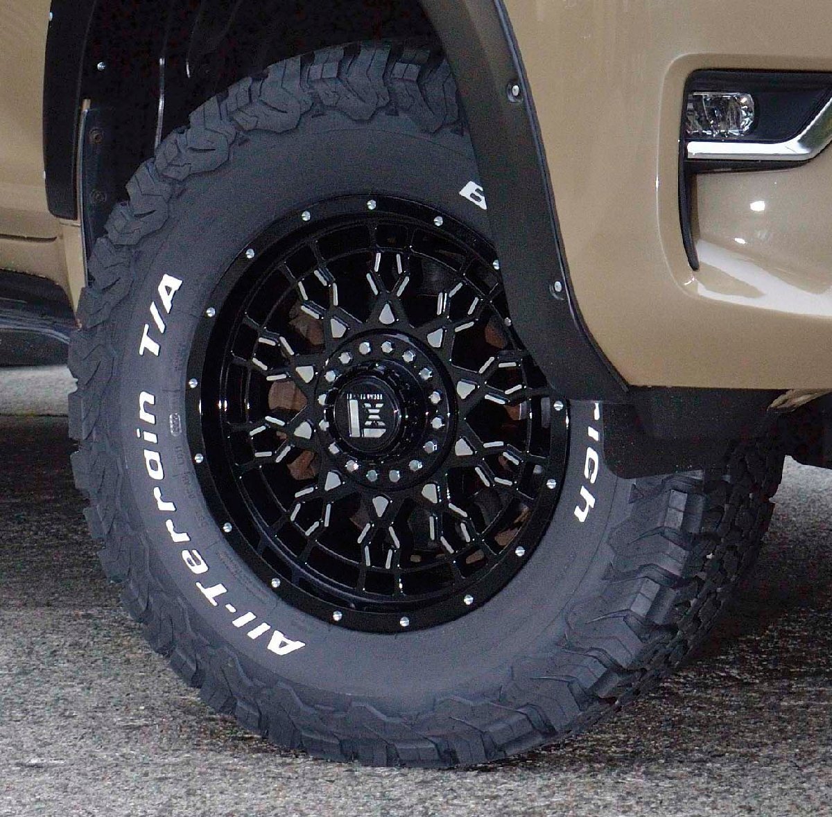 エスカレード タホ サバーバン ナビゲーター 18インチ LEXXEL PreDator プレデター BF Goodrich ALLTERRAIN KO2 285/60R18 285/65R18_画像4