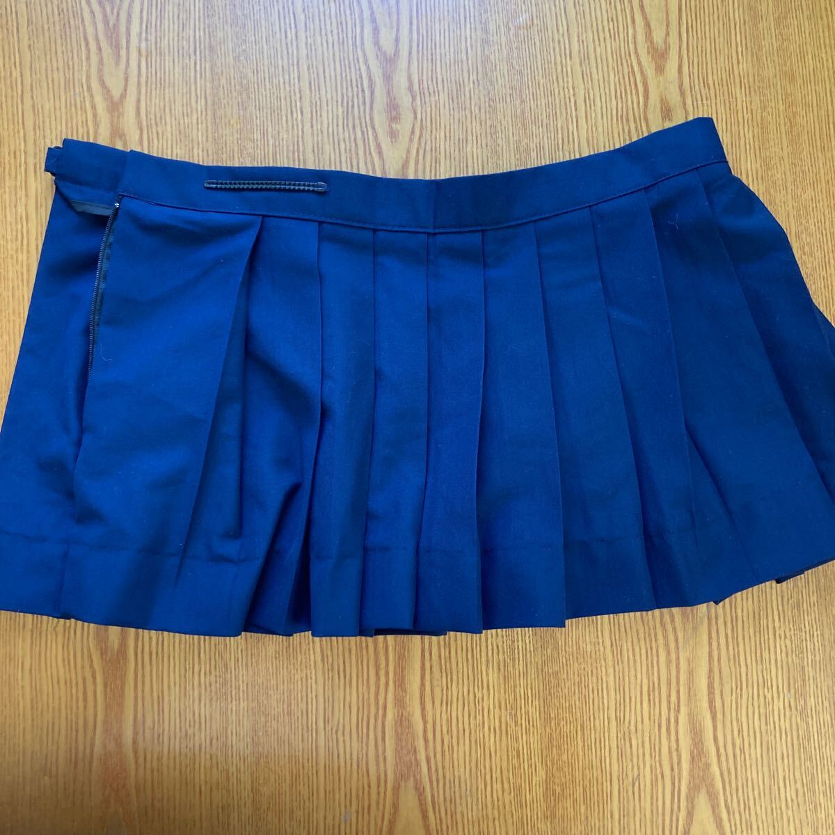 コスプレ衣装 制服 スカート ウエスト80くらい 総丈29cmくらい マイクロミニスカート 紺色 XXLの画像1
