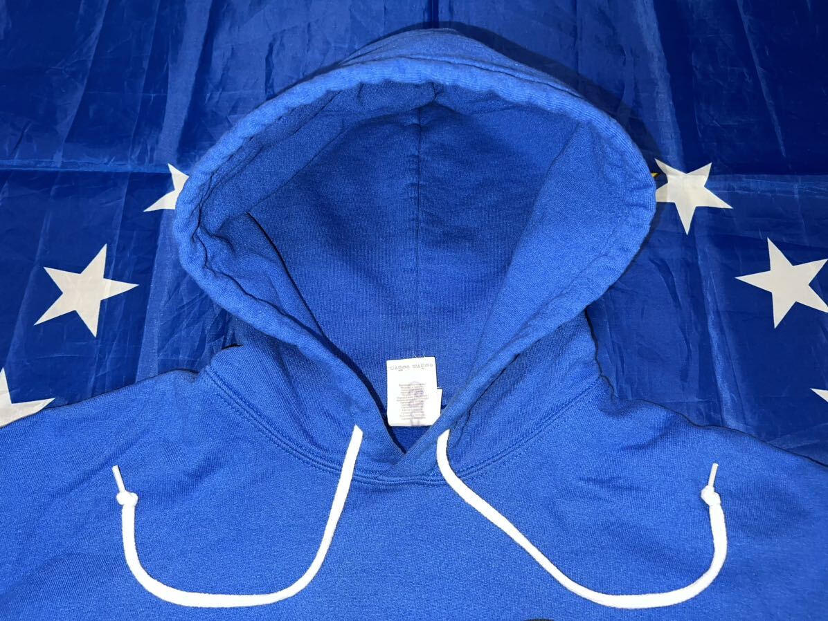 中古美品　MADE IN USA USAF 322D TRAINING SQ SECOND TO NONE COME GET SOME フーディー GILDAN製　MEDIUM BLUE_画像2