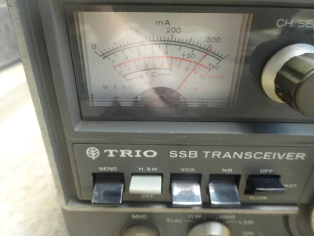 TRIO TS-５２０D SSBトランシーバー 無線機 トリオ アマチュア無線 通電確認済 中古 ジャンク品 TS-520Dの画像2