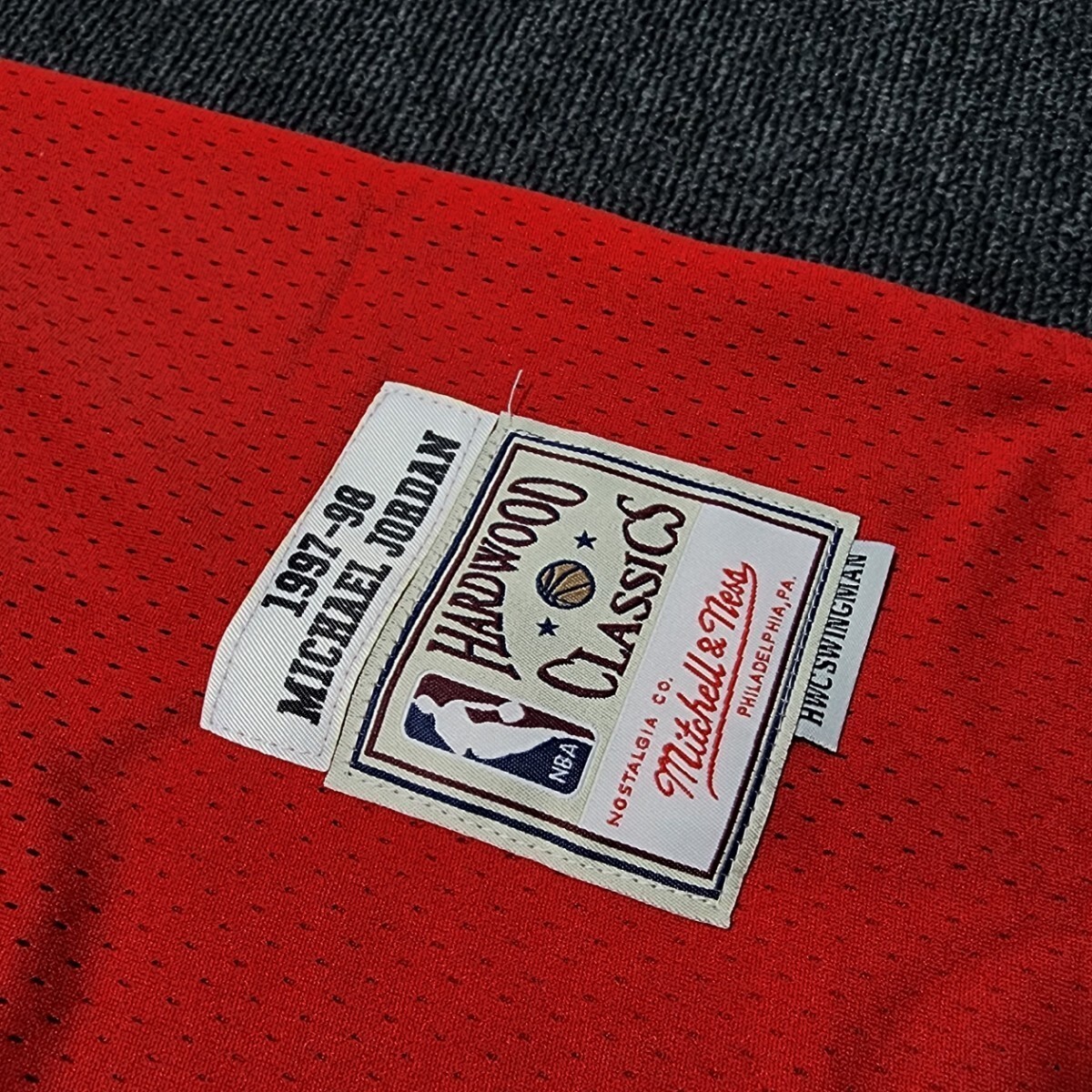 NBA　シカゴ・ブルズ　JORDAN選手　バスケットシャツ　ゲームシャツ　バスケットユニフォーム　サイズM　RED　90s_画像4