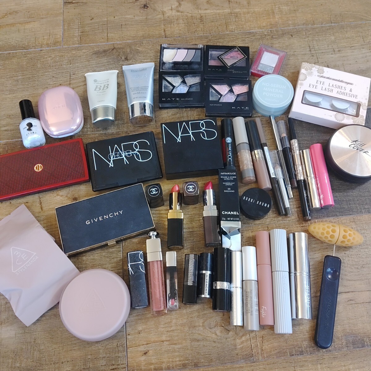 コスメ 大量 おまとめ CHANEL シャネル ジバンシィ★NARS★BOBBI BROWN★ALBION★韓国コスメ デパコス ブランド 未使用あり の画像1