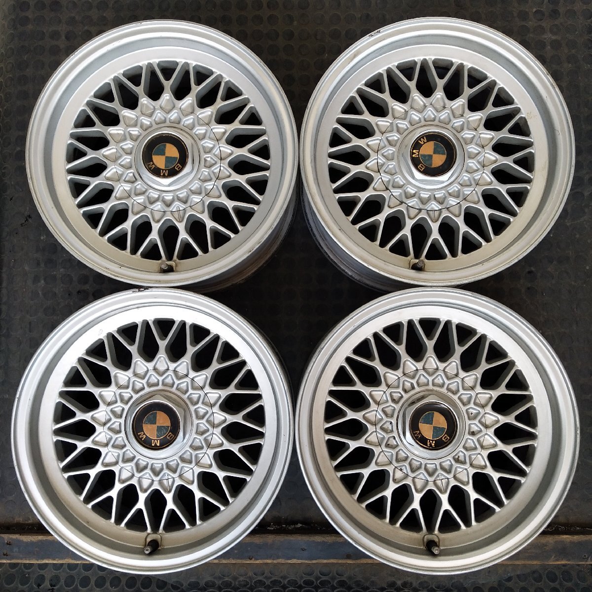 管理番号：A5-18【4本価格】【15×7J 5x120 ET+20 ハブ73】BMW純正・E34等・店頭引取可能・適格請求書発行可能_画像1