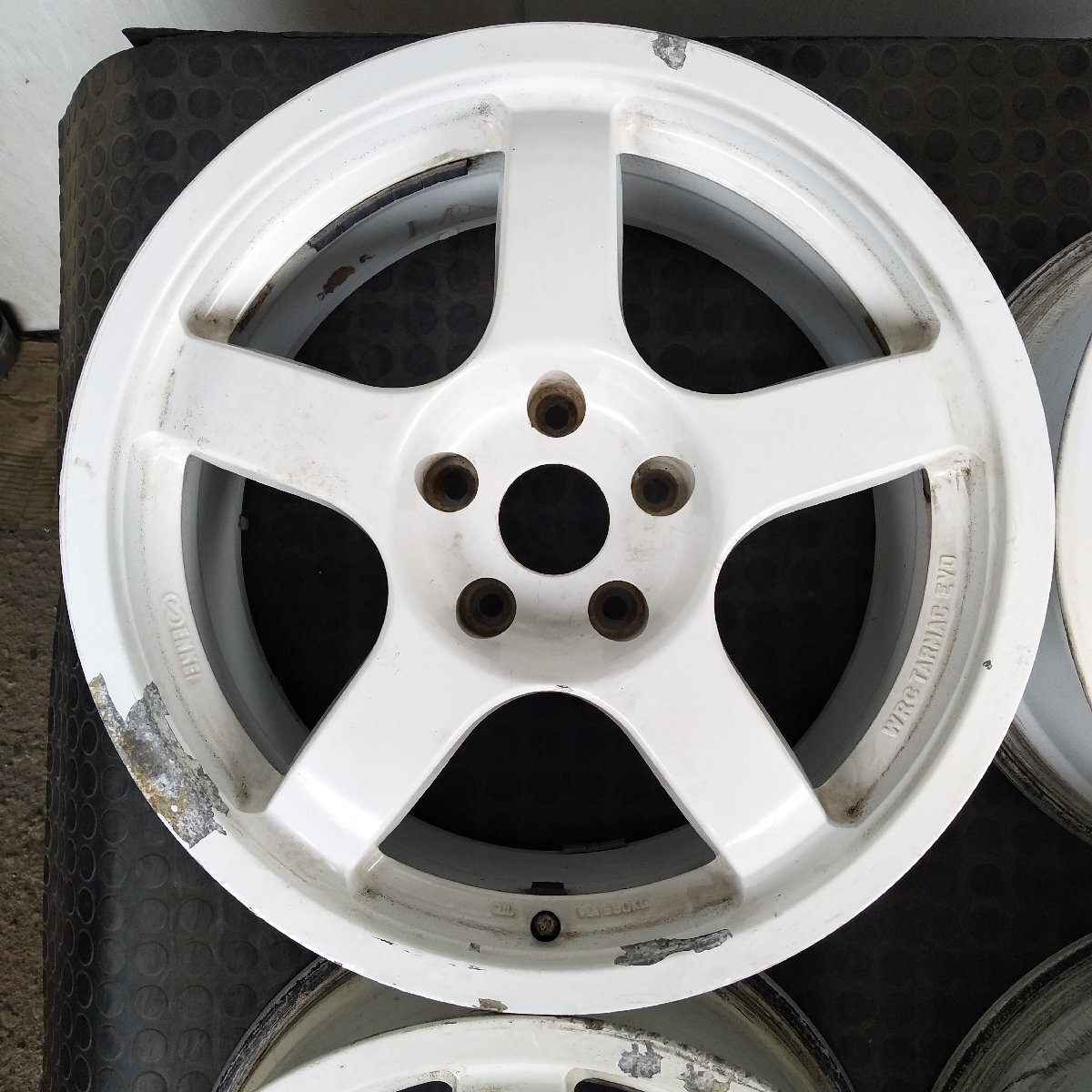 管理番号：A5-43【4本価格】【17x8J 5x114.3 ET+35 ハブ67】ENKEI WRC TARMAC EVO・スカイライン等・店頭引取可能・適格請求書発行可能_画像4