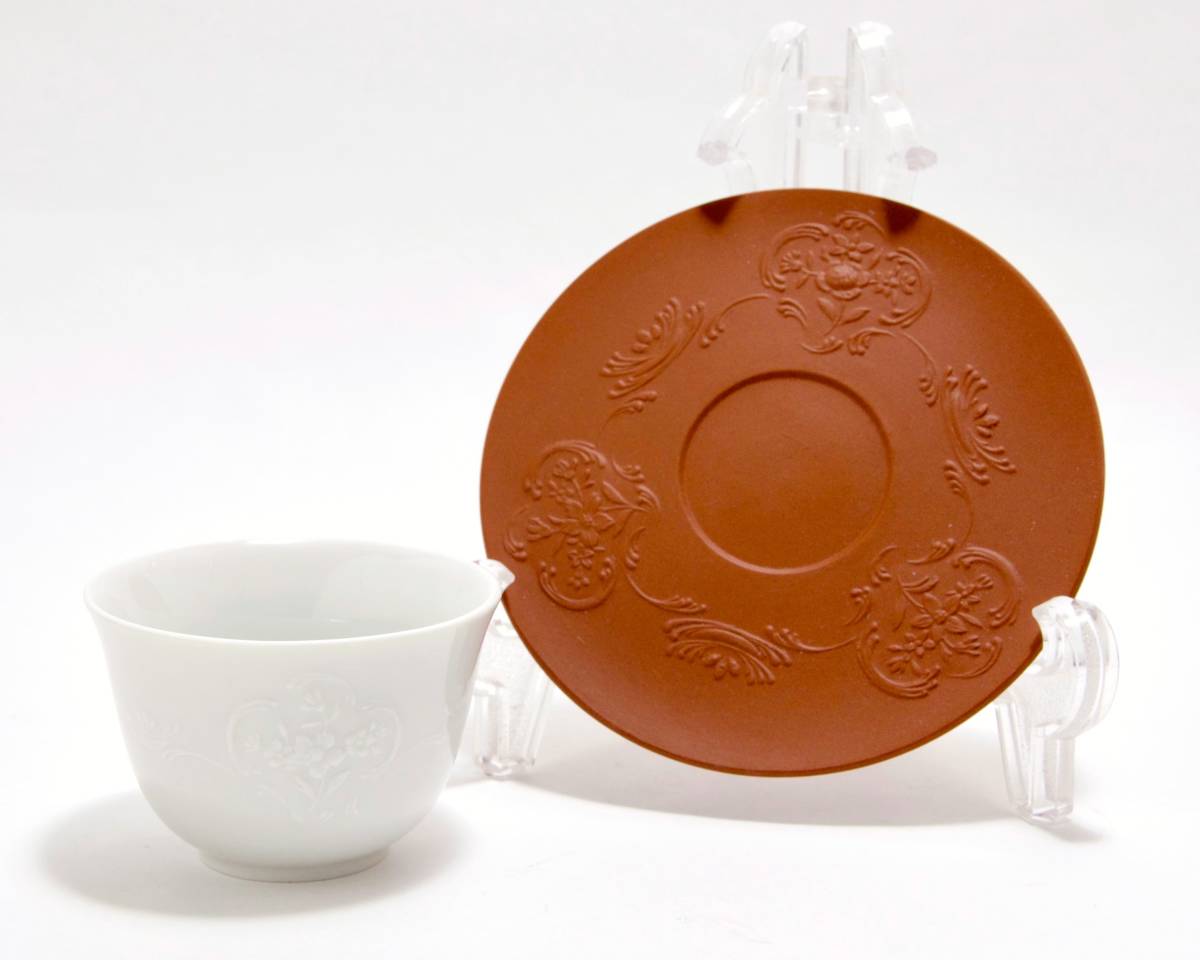 マイセン 白磁茶碗・炻器茶托 6種レリーフ 年代マーク入り ベトガー生誕記念 煎茶器セット（6客組み） 1984～89年製