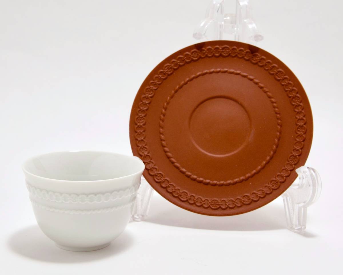 ァッション人気ブランドランキング マイセン 白磁茶碗・炻器茶托 年代マーク入り 6種レリーフ マイセン