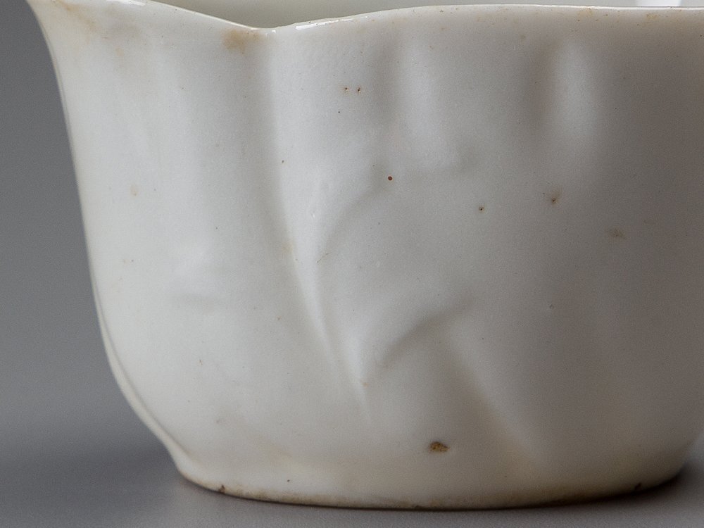 [.] white porcelain . flower writing sake cup 