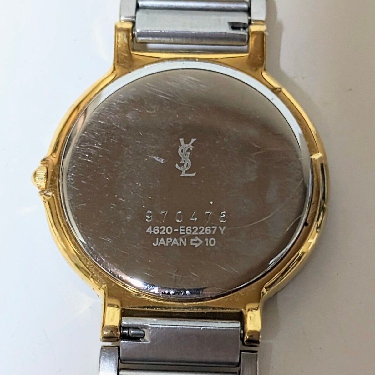 YSL YvesSaintLaurent 4620-E62267Y イヴサンローラン ゴールド文字盤 2針クオーツ ラウンド ゴールド＆シルバー カラー 不動 現状品の画像6