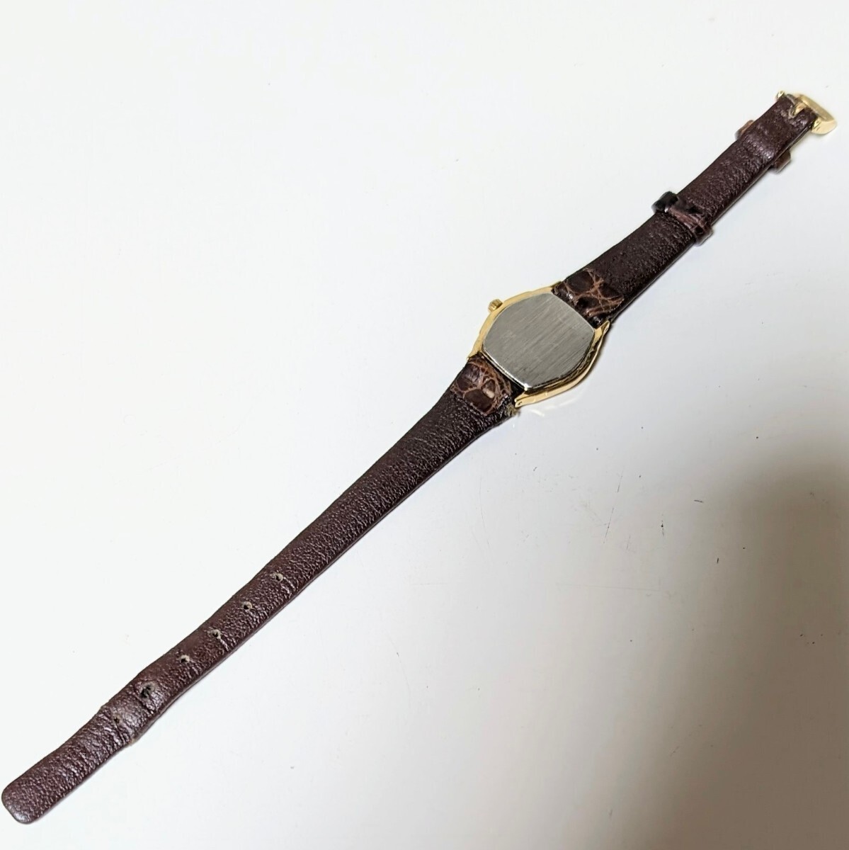 WALTHAM QUARTZ ウォルサム クオーツ 2針 ゴールド文字盤 ゴールドカラー 純正革ベルト レディース腕時計 不動 動作未確認 現状品の画像5
