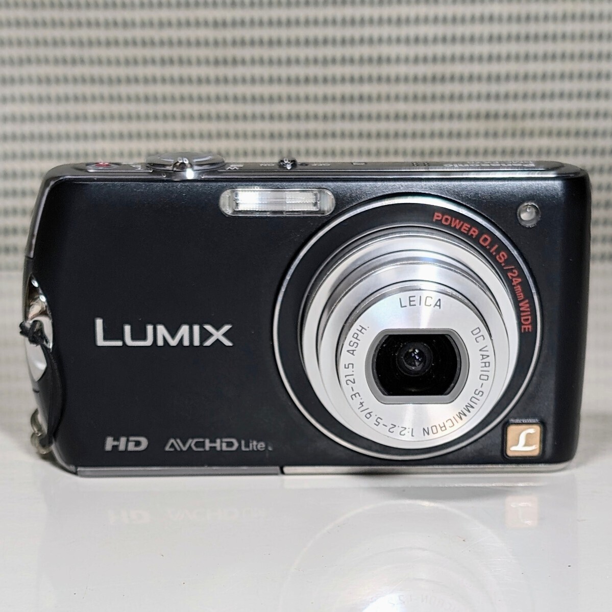 1円 Panasonic LUMIX DMC-FX70 パナソニック コンパクトデジタルカメラ デジカメ ルミックス DMC-FX70 バッテリー付き 通電動作確認済み_画像2