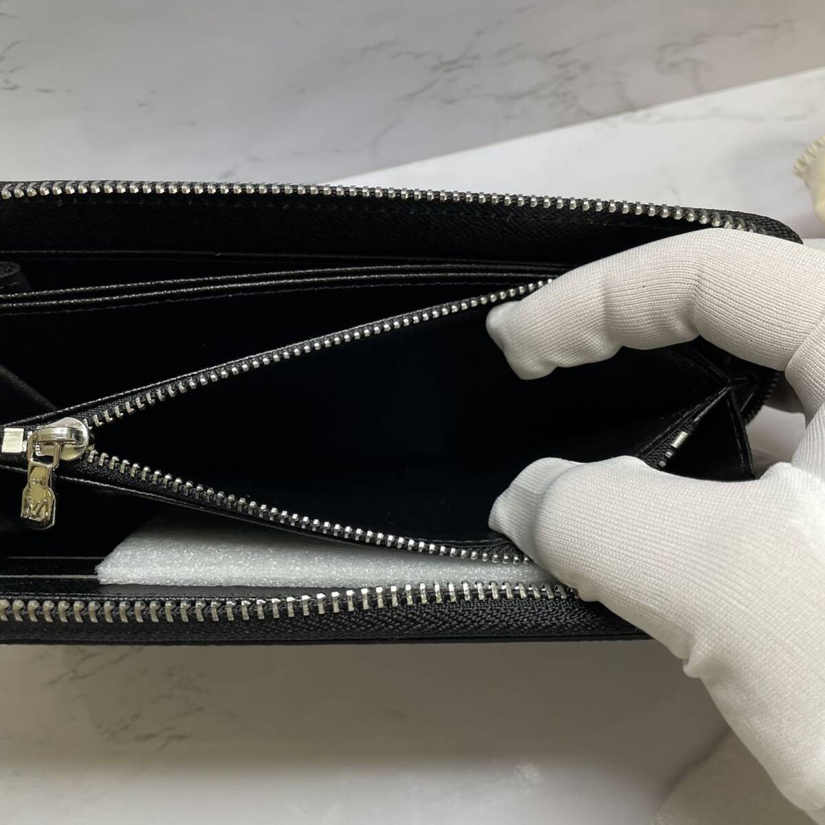 新品・箱付き LOUISVUITTON ポルトフォイユ ジッピーウォレット モノグラム ラウンドファスナー 正規品 参考定価¥106700の画像9