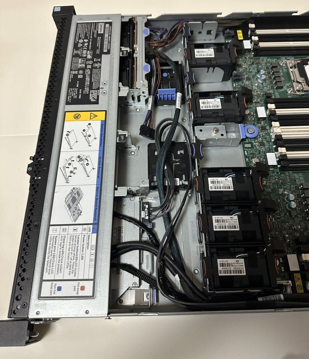 必読1円スタートジャンク品BIOS通電済サーバー本体/lenovo system x3550 M5/CPU有り_画像2