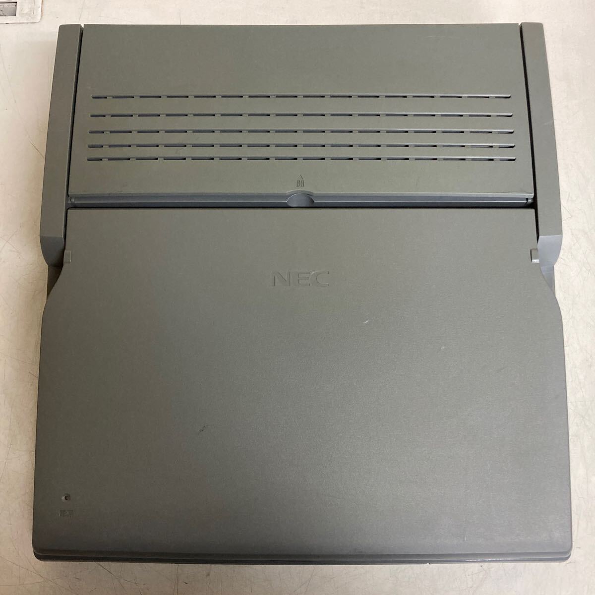 L148 NEC 文豪 JX-A500 マルチメディアワードプロセッサ ワープロ 本体のみ/通電OK ジャンク品_画像3