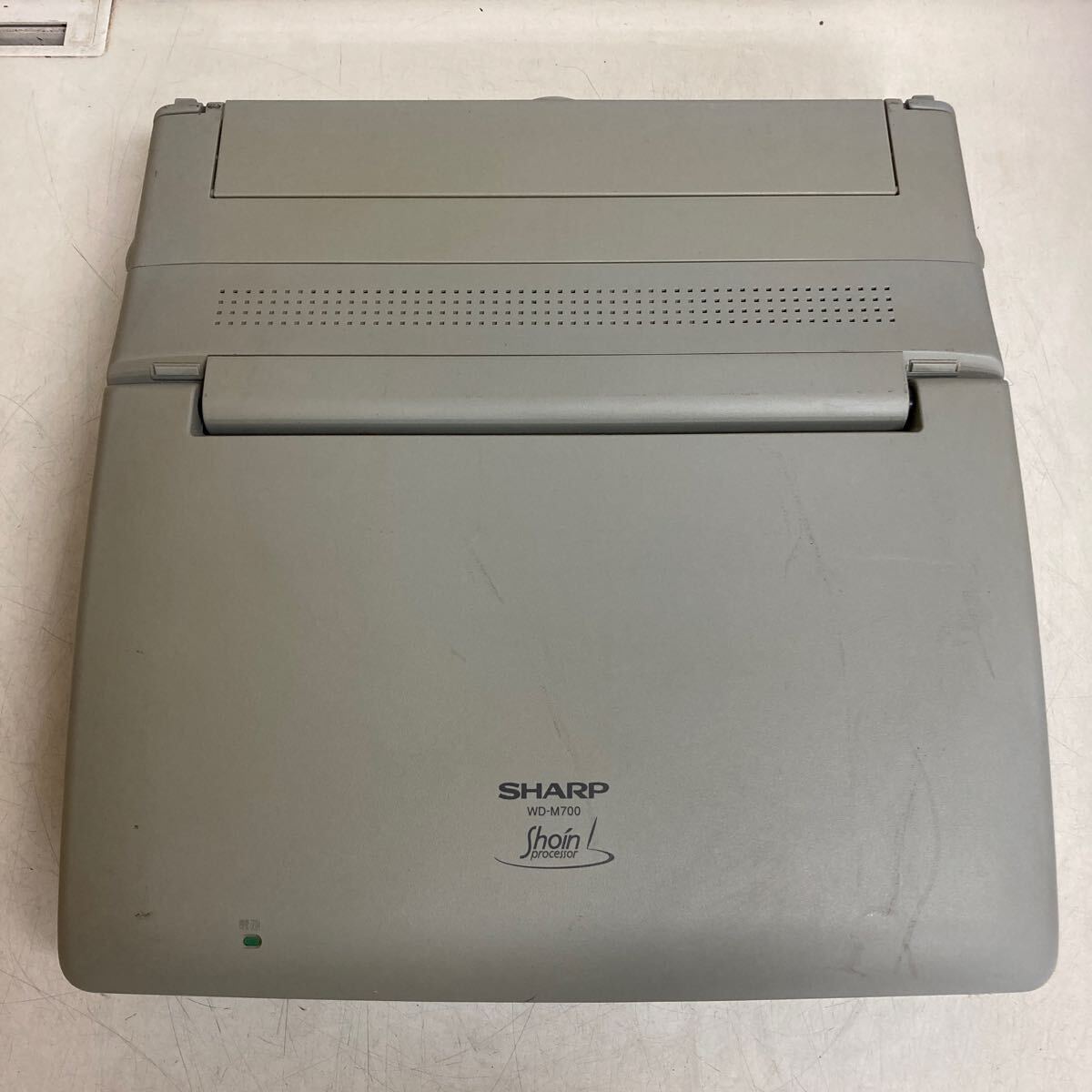 L157 SHARP Shoin WD-M700 日本語ワードプロセッサ ワープロ 本体のみ/通電OK 欠品あり ジャンク品_画像3