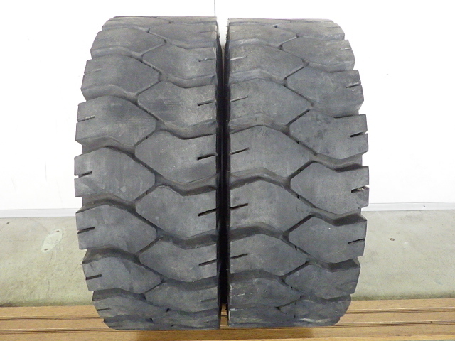 28×9-15 12PR ダンロップ POWERLIFTER FK71N 中古 2本セット フォークリフト 2013年製 X1602_画像1