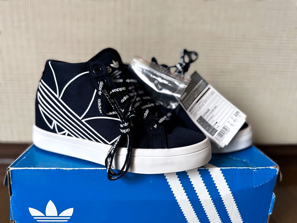 新品 タグ付き ロゴなし紐付き adidas ハイインソール 新品 タグ付き ロゴなし紐付き adidas ハイインソール