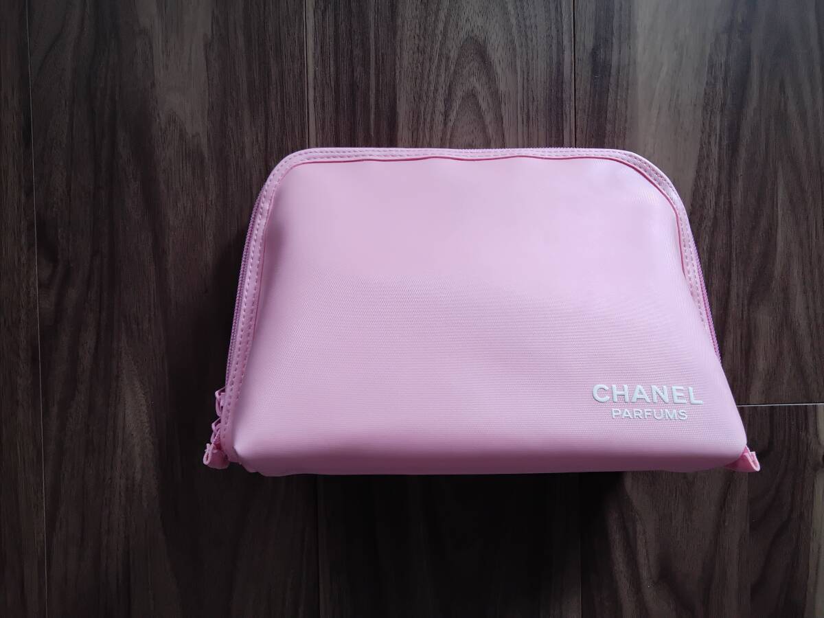 CHANEL シャネル 化粧ポーチ ピンク色 新品未使用 CHANEL シャネル 化粧ポーチ ピンク色 新品未使用