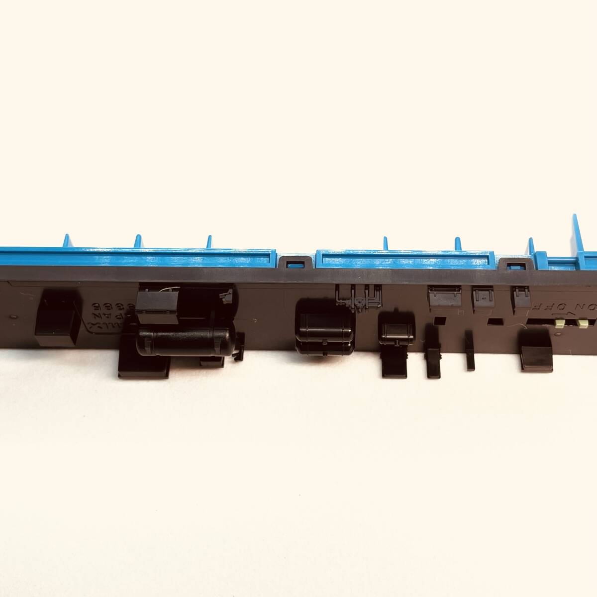 TOMIX クハ115-300用 シート+ウェイト+床板 1両分入り 98528/98529 国鉄 115-300系近郊電車(横須賀色)セットからのバラシ_詳細画像です。