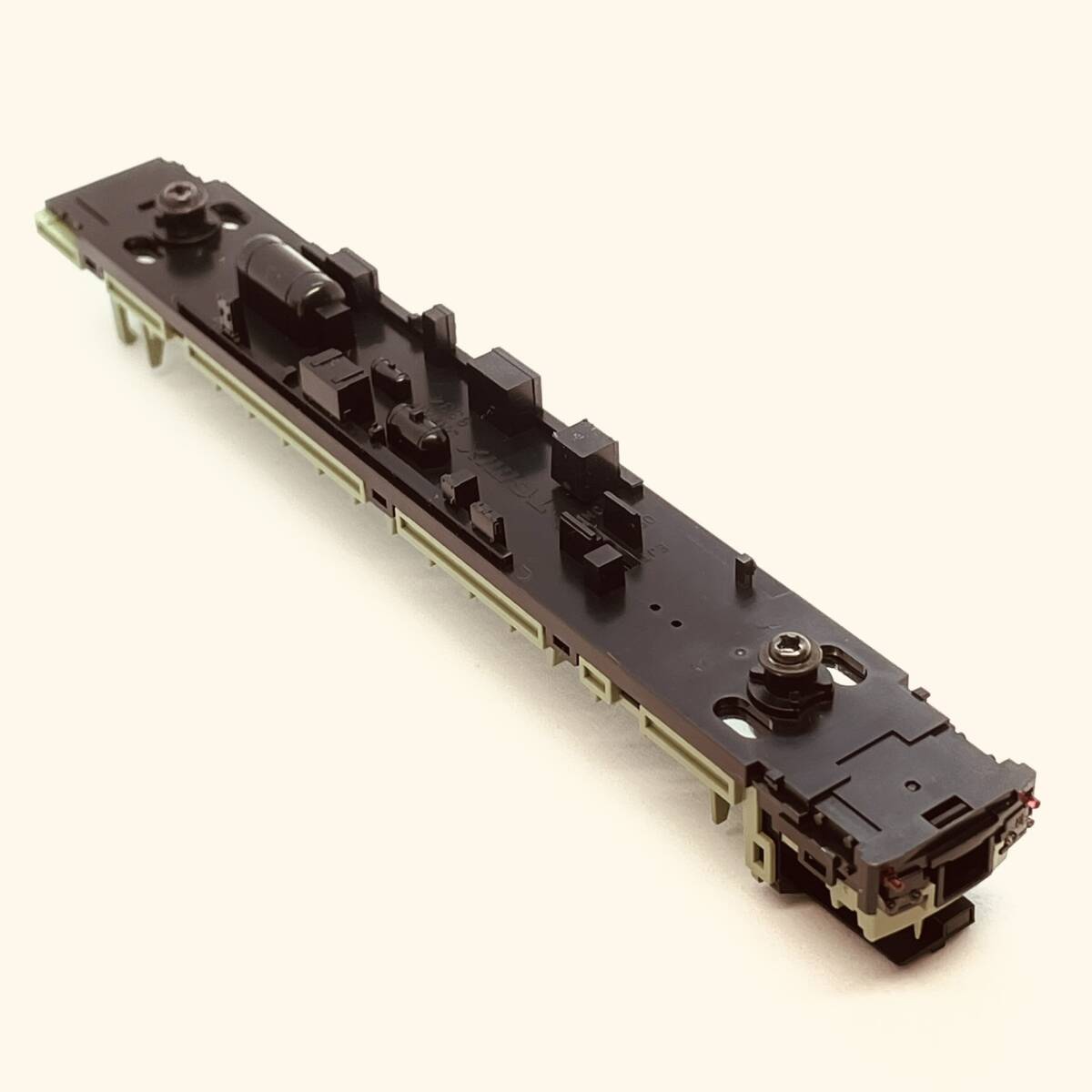 TOMIX クハ185-2用 シート+ウェイト+床板+ライト遮光ケース 1両分入り 97958 JR185-0系特急電車(なつかしの新幹線リレー号)セットのバラシ_別の角度からの画像です。