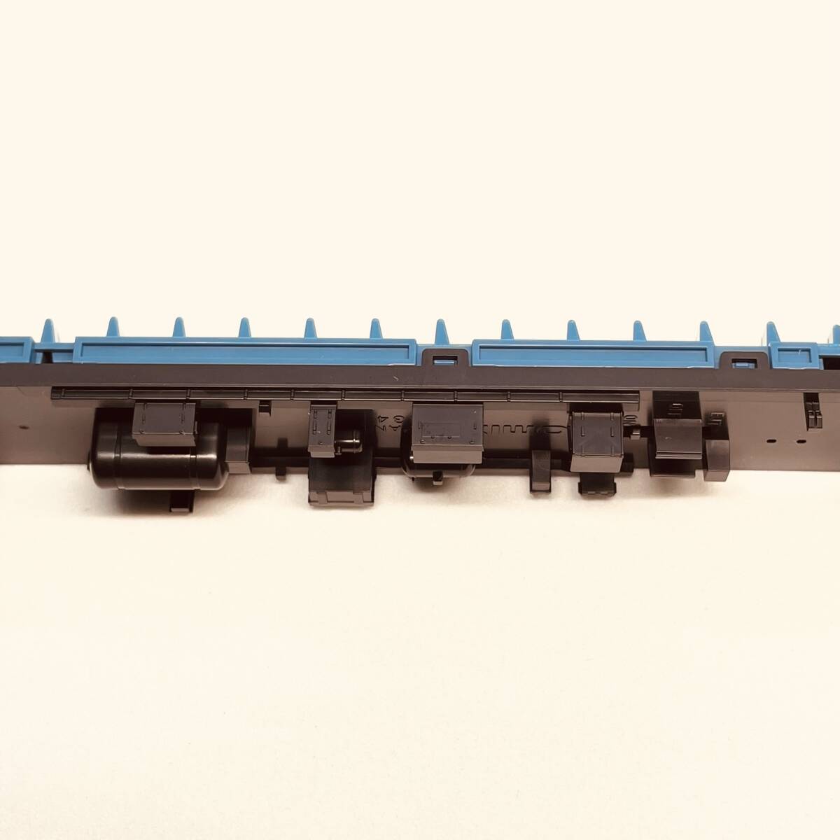 TOMIX クハ185-300用 シート+ウェイト+床板+ライト遮光ケース 1両分入り 98756 JR 185-200系特急電車(エクスプレス185)セットからのバラシ_詳細画像です。