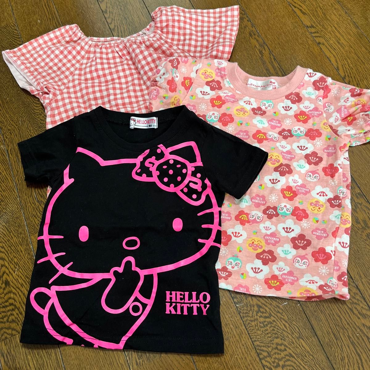 女の子 半袖Tシャツ　3枚組　90 アンパンマン　ハローキティ  ユニクロ