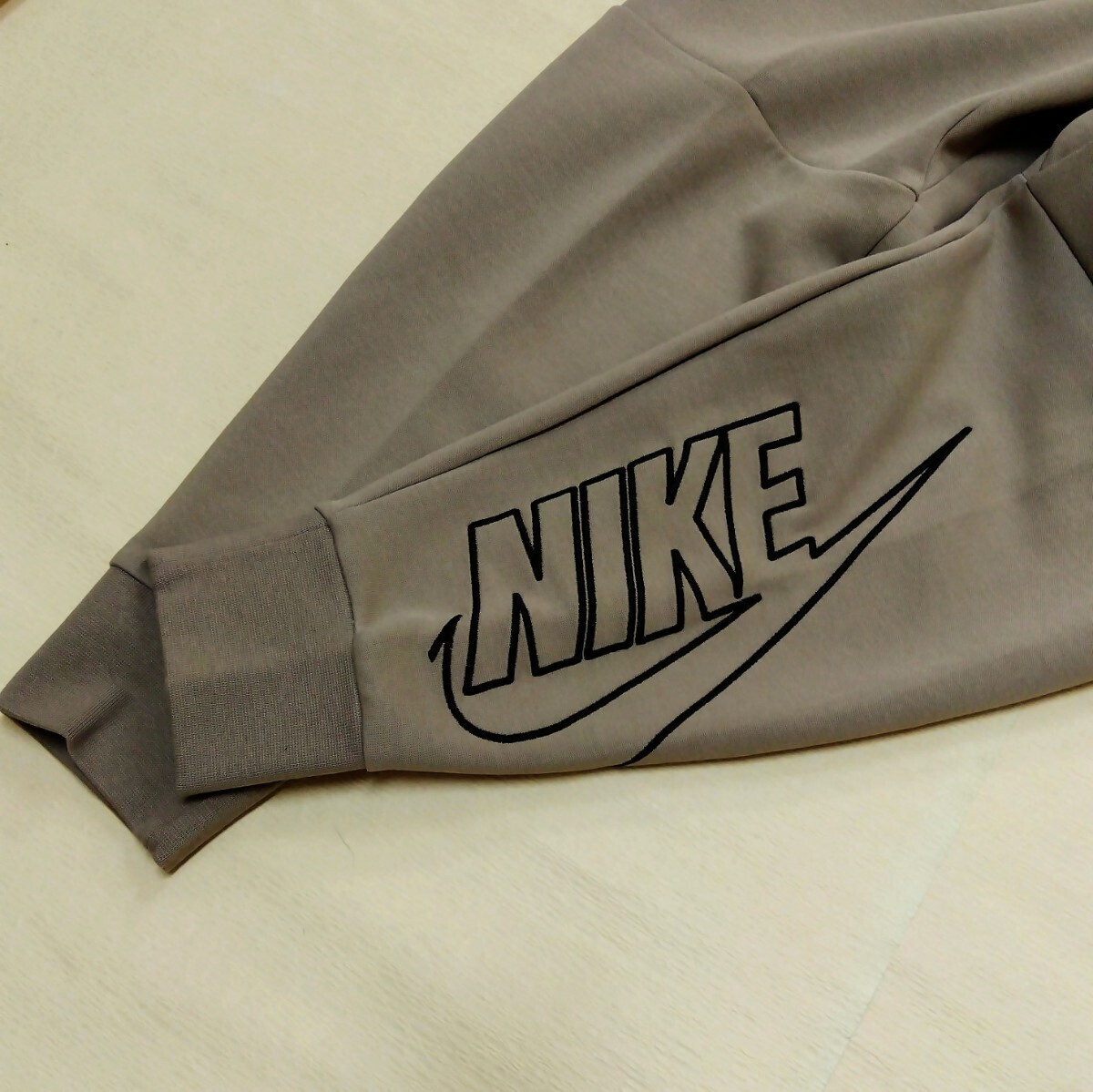 [新品] NIKE Tech Fleece Pants ナイキ テックフリースパンツ スウェットパンツ ジョガーパンツ ベージュ/茶色 Mサイズ