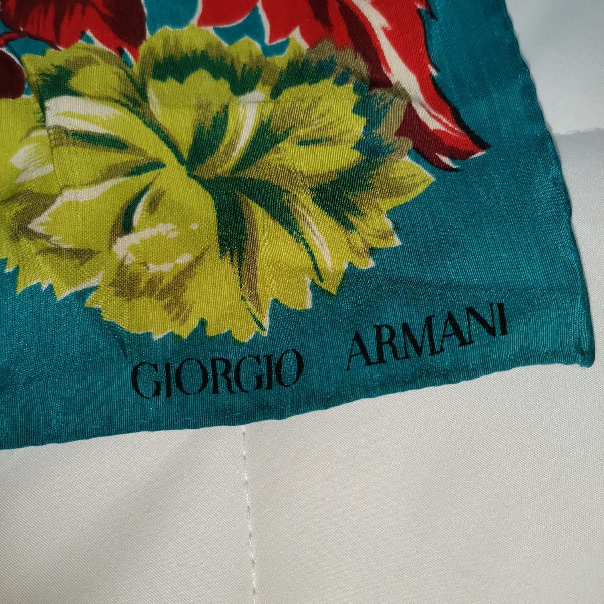 【最終値下げ】ジョルジオ・アルマーニ　スカーフ　アルマーニ　80cm×85cm