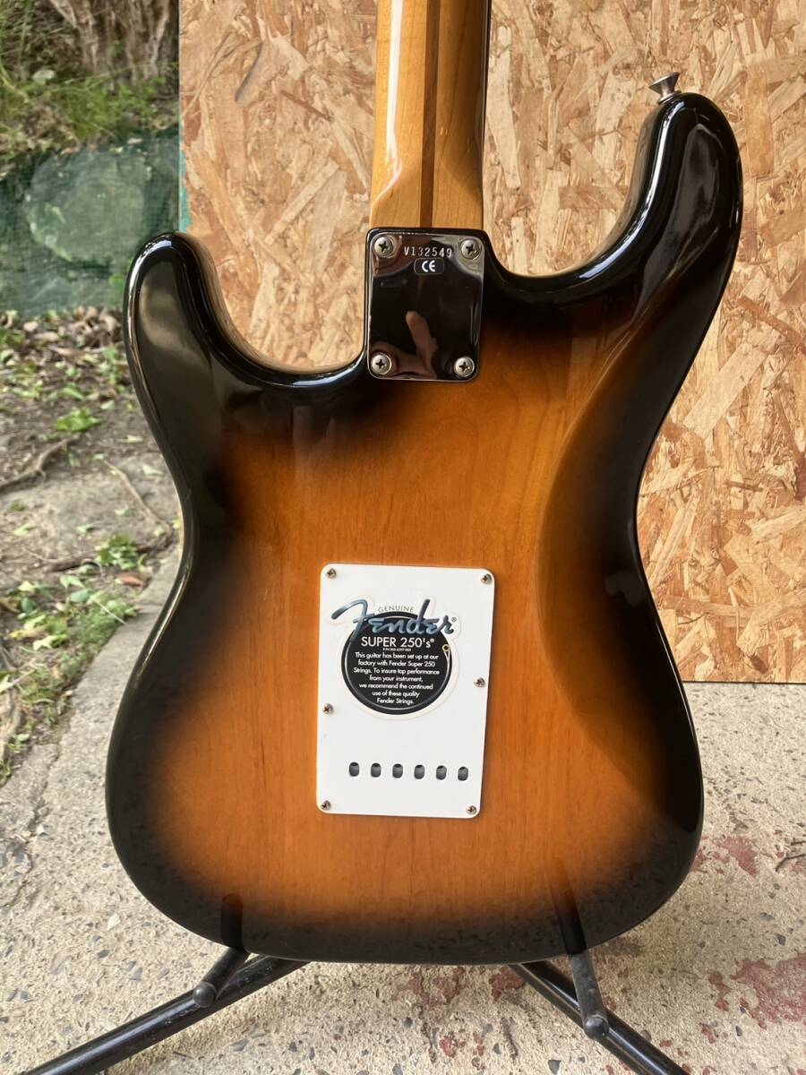 【現状品】Fender USA American Vintage '57 Stratocaster 2001年　サンバースト　フェンダー　ストラト　アメビン　ハードケース付_画像4
