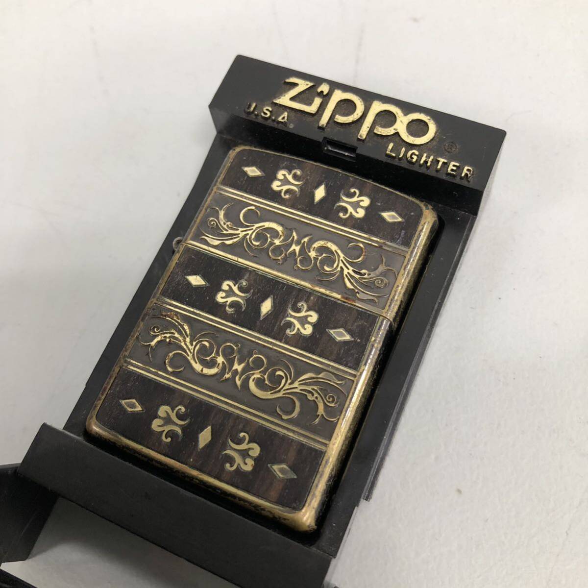 H■③ ZIPPO ジッポー オイルライター ベネチアンウッドインレイ 両面加工 2面彫刻 いぶし 2014年製 ケース付き 喫煙具 ライター _画像9