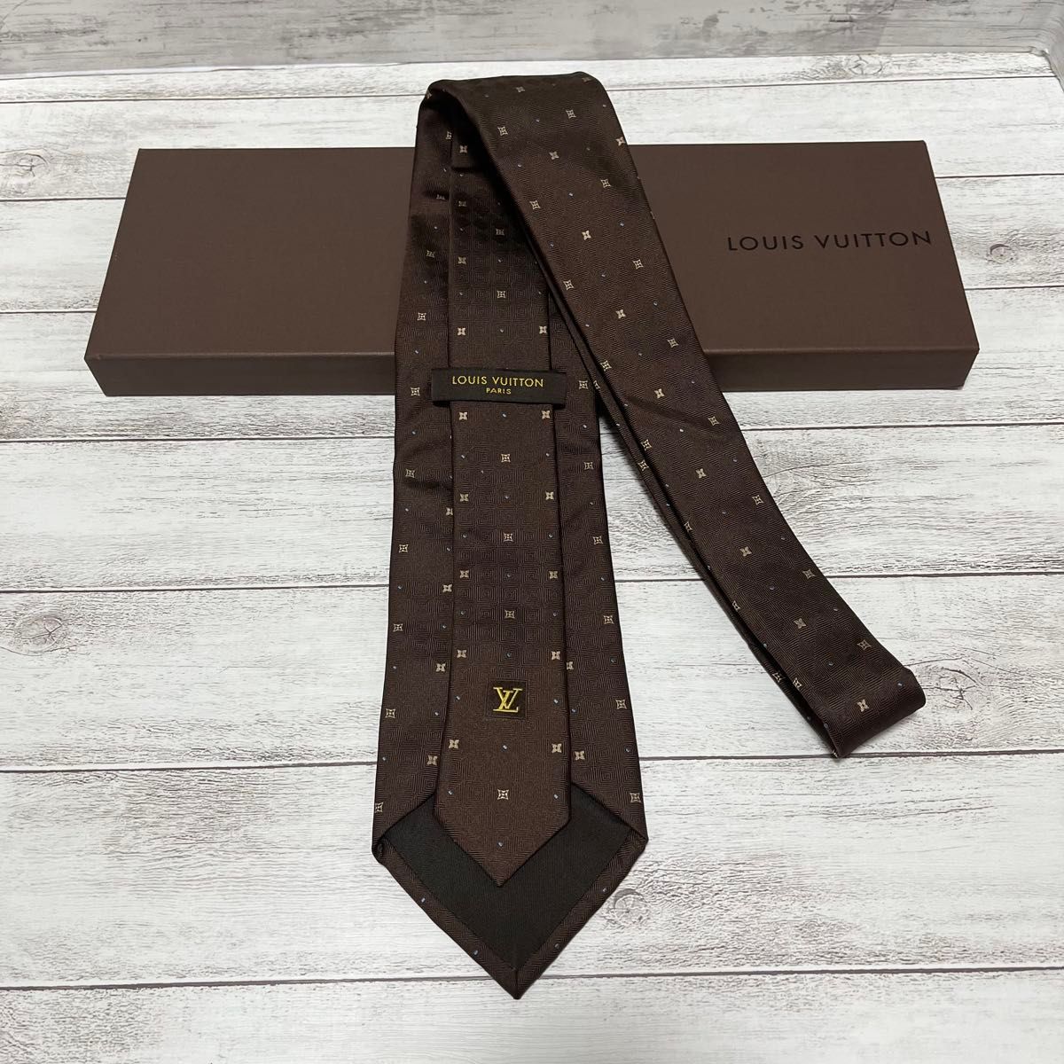 極美品】LOUIS VUITTON ルイヴィトン ネクタイ 茶色 ダミエ柄 極美品】LOUIS VUITTON ルイヴィトン ネクタイ 茶色 ダミエ柄