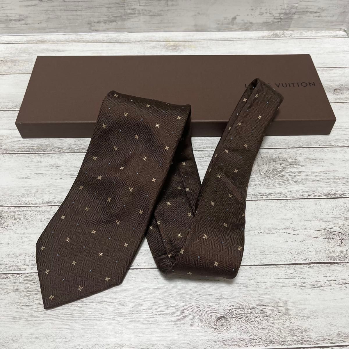 極美品】LOUIS VUITTON ルイヴィトン ネクタイ 茶色 ダミエ柄 極美品】LOUIS VUITTON ルイヴィトン ネクタイ 茶色 ダミエ柄