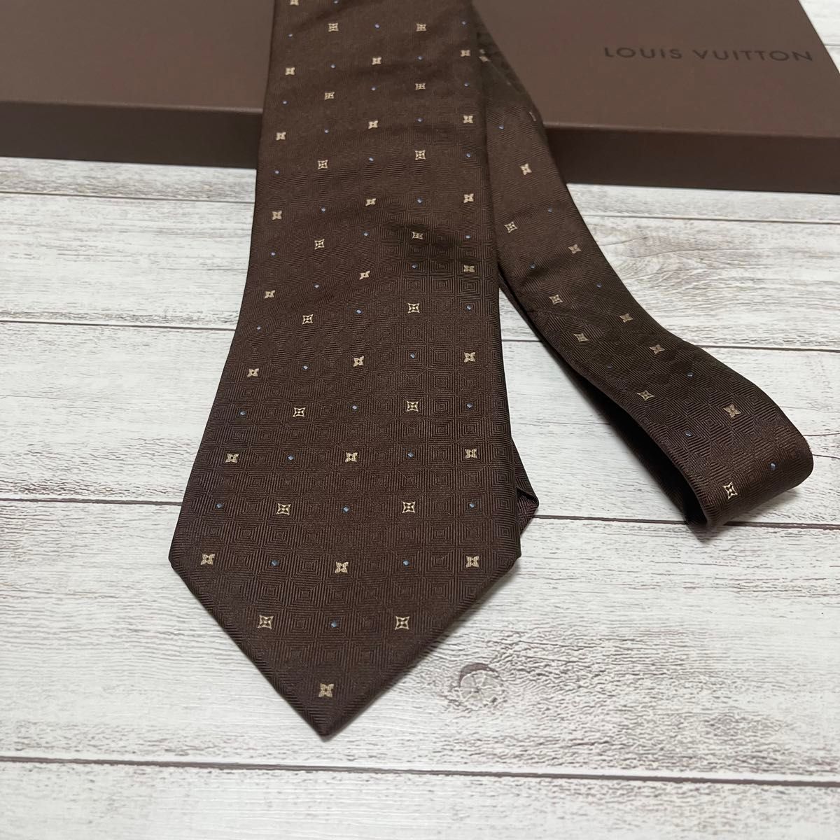 極美品】LOUIS VUITTON ルイヴィトン ネクタイ 茶色 ダミエ柄 極美品】LOUIS VUITTON ルイヴィトン ネクタイ 茶色 ダミエ柄