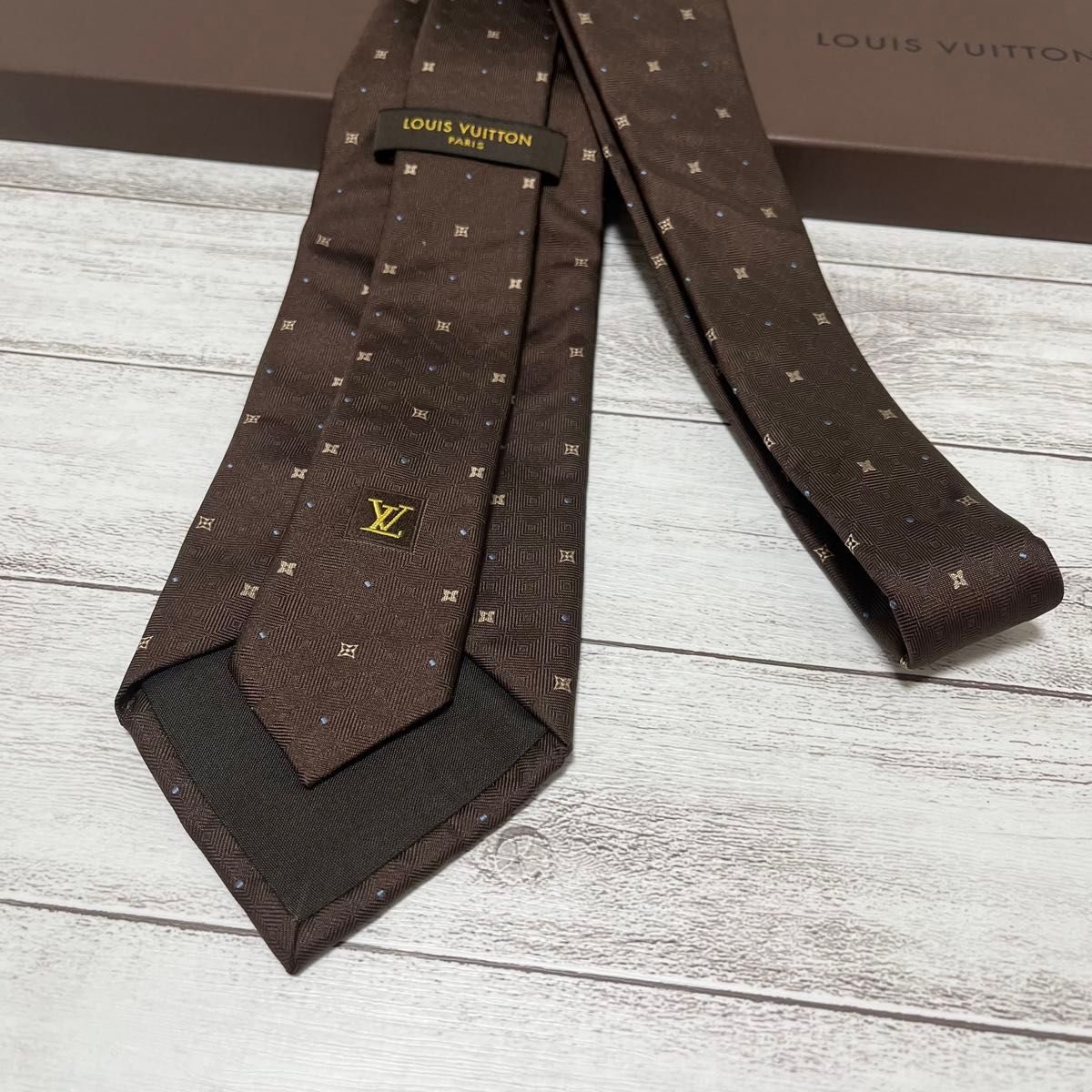 極美品】LOUIS VUITTON ルイヴィトン ネクタイ 茶色 ダミエ柄 極美品】LOUIS VUITTON ルイヴィトン ネクタイ 茶色 ダミエ柄