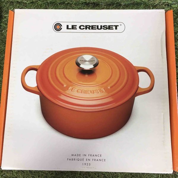 GX2247 R LE CREUSET ル・クルーゼ 両手鍋 ココット ロンド 21177-24cm ホーロー鍋 料理 調理器具 メレンゲ 箱汚れ有り 未使用 保管品 鍋_画像4