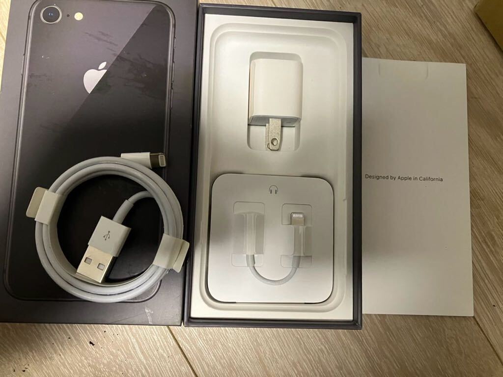 iPhone 8 64GB 外箱 付属品 新品スペースグレイ Apple 充電器 イヤホンアダプター ライトニング※本体はありませんの画像1