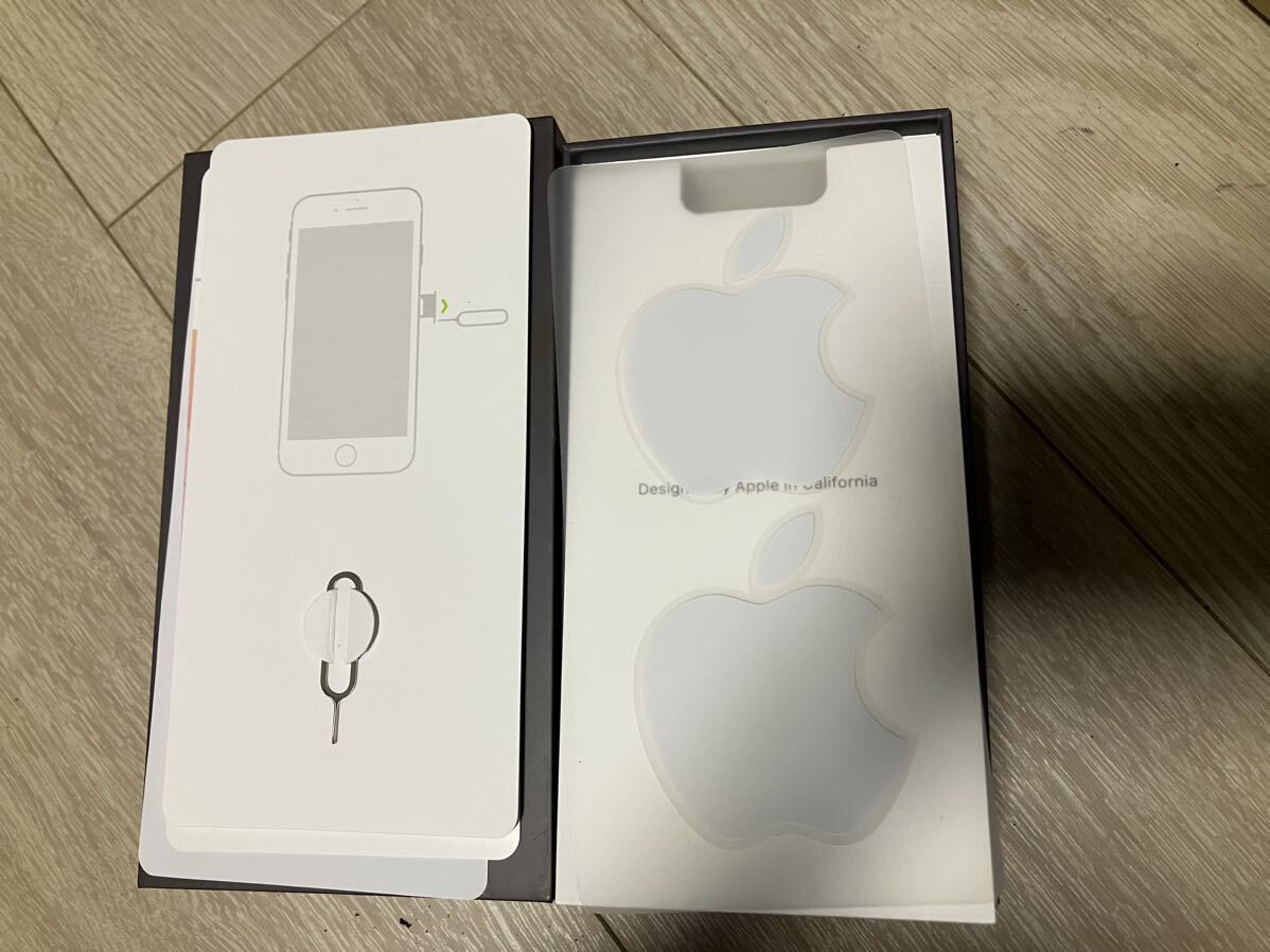 iPhone 8 64GB 外箱 付属品 新品スペースグレイ Apple 充電器 イヤホンアダプター ライトニング※本体はありませんの画像4