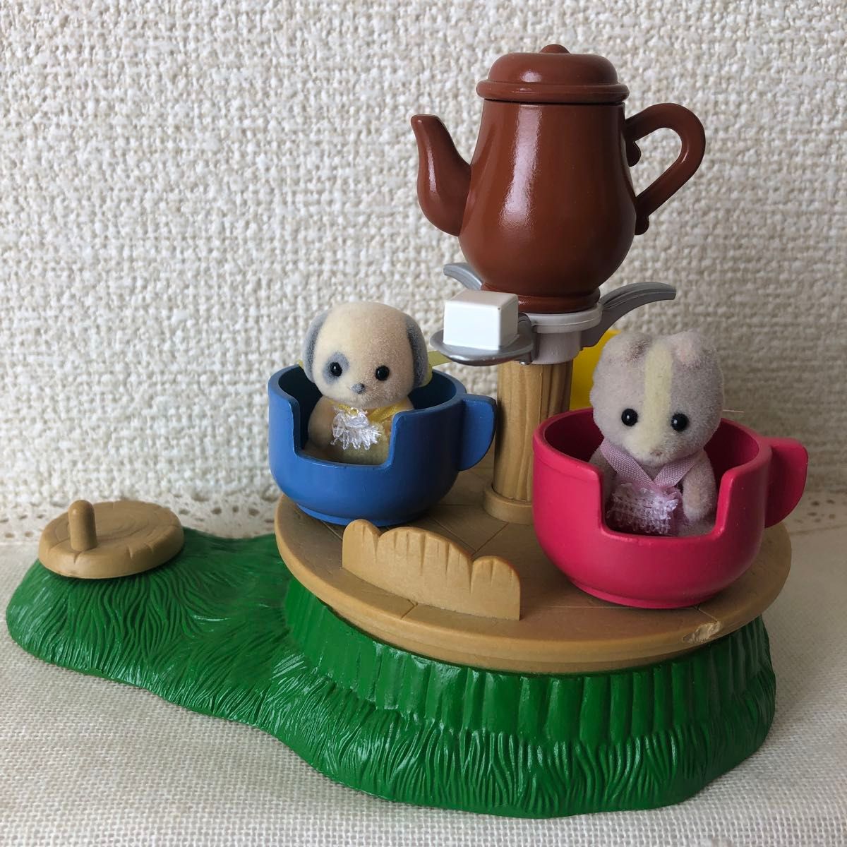 シルバニアファミリー　UK 海外版　Baby Tea Cups   Ride  ベビーティーカップライド　マロンいぬアイボリーいぬ