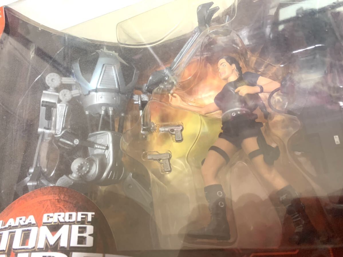 Tomb raider action figure Lara Croft vs S.I.M.O.N playmates / トゥームレイダー アクションフィギュア ララ・クロフト vs S.I.M.O.N_画像2