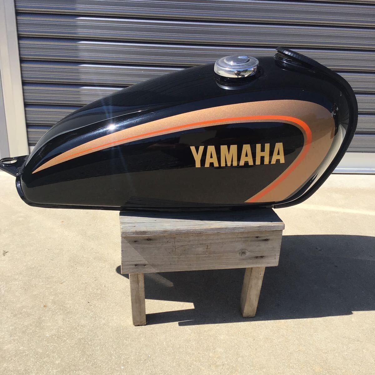 Yahoo!オークション - ヤマハ SR400純正タンク 初期型復刻限定カラー Yahoo!オークション - ヤマハ SR400純正タンク 初期型復刻限定カラー