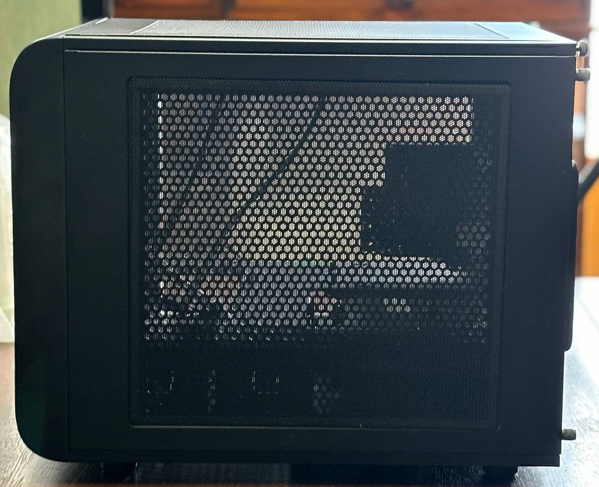  PCケース：Thermaltake Core V21 CA-1D5-00S1WN-00 + 1000W ATX 電源 + PCIE カード　３枚 _画像3