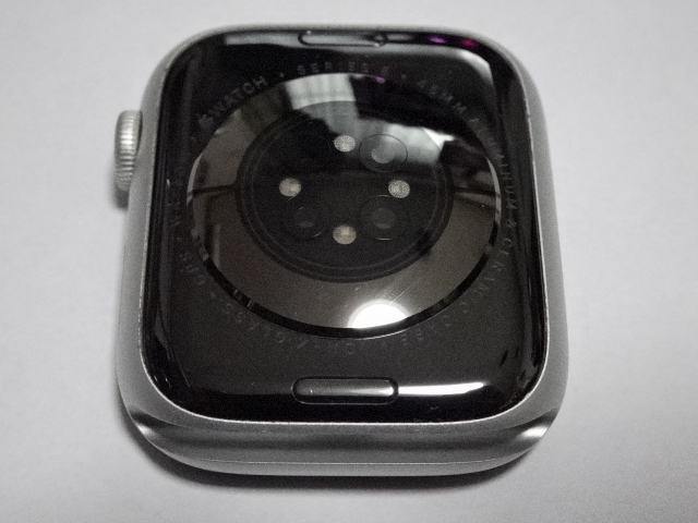 激安!!Apple Watch Series 8 GPSモデル 45mm MP6N3J/A [シルバー/ホワイトスポーツバンド] ◆バンド＆ケーブル新品未使用◆_画像3
