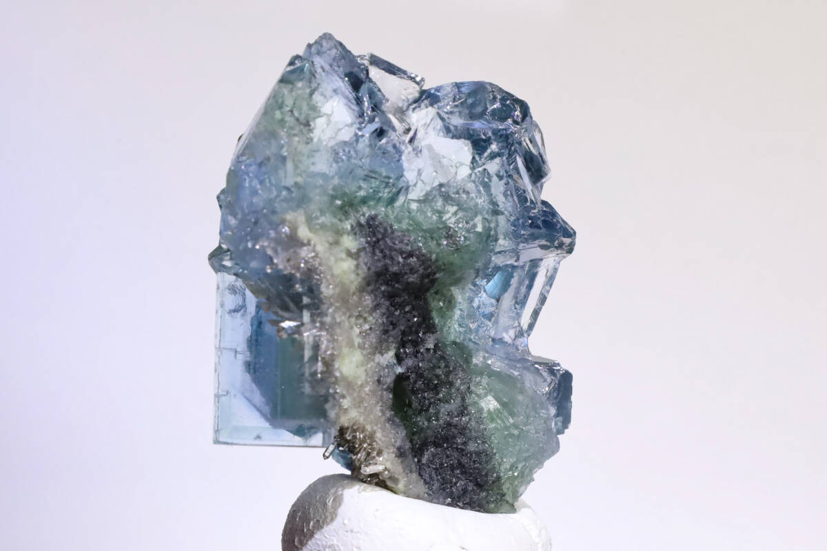 美色宝石質 グリーンコア ゾーニング パープリッシュブルー 天然 フローライト クラスター 26g 天然石 結晶 鉱物 標本 コレクションの画像9