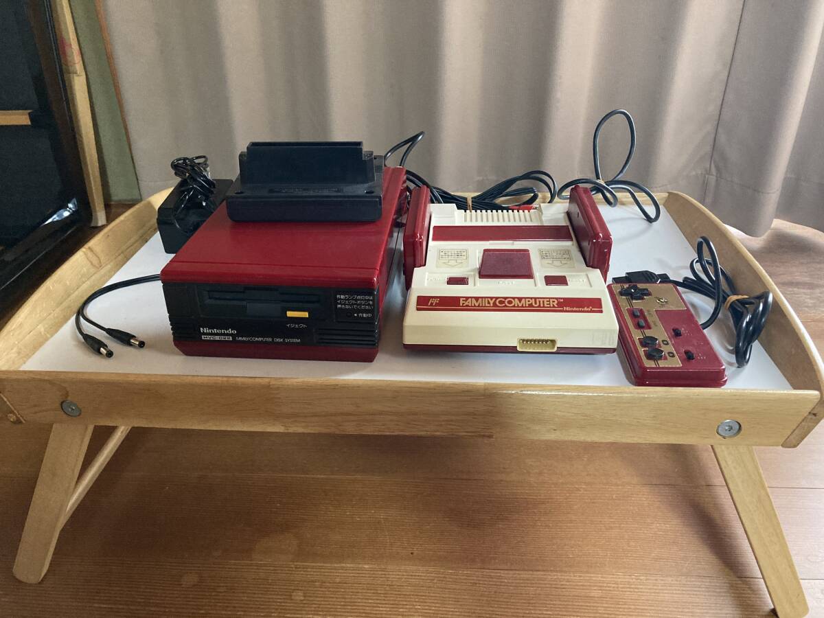 【動作確認済】任天堂 Nitendo AV化仕様ファミコン+ディスクシステム　ACアダプター付きのセット　おまけハドソン連射コントローラー_画像1