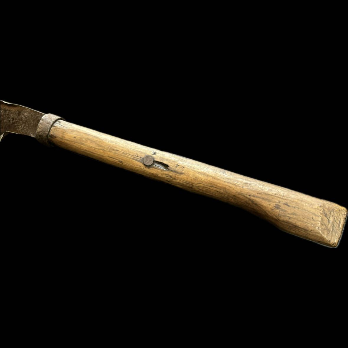 [.] mountain . era tool large branch strike . hatchet thickness blade hand strike ( wood-chopping material tree . mountain work . industry ... Solo camp outdoor )
