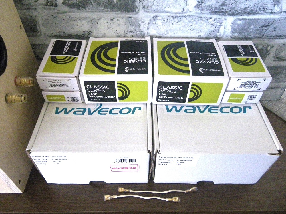 【送料無料 高級ユニット/パーツ使用の自作スピーカー】15cm 2ウェイバスレス型（左右ペア）「Wavecor WF152BD06＋Dayton Audio DC28F-8」 _元箱とネットワークボード用プラス配線2本