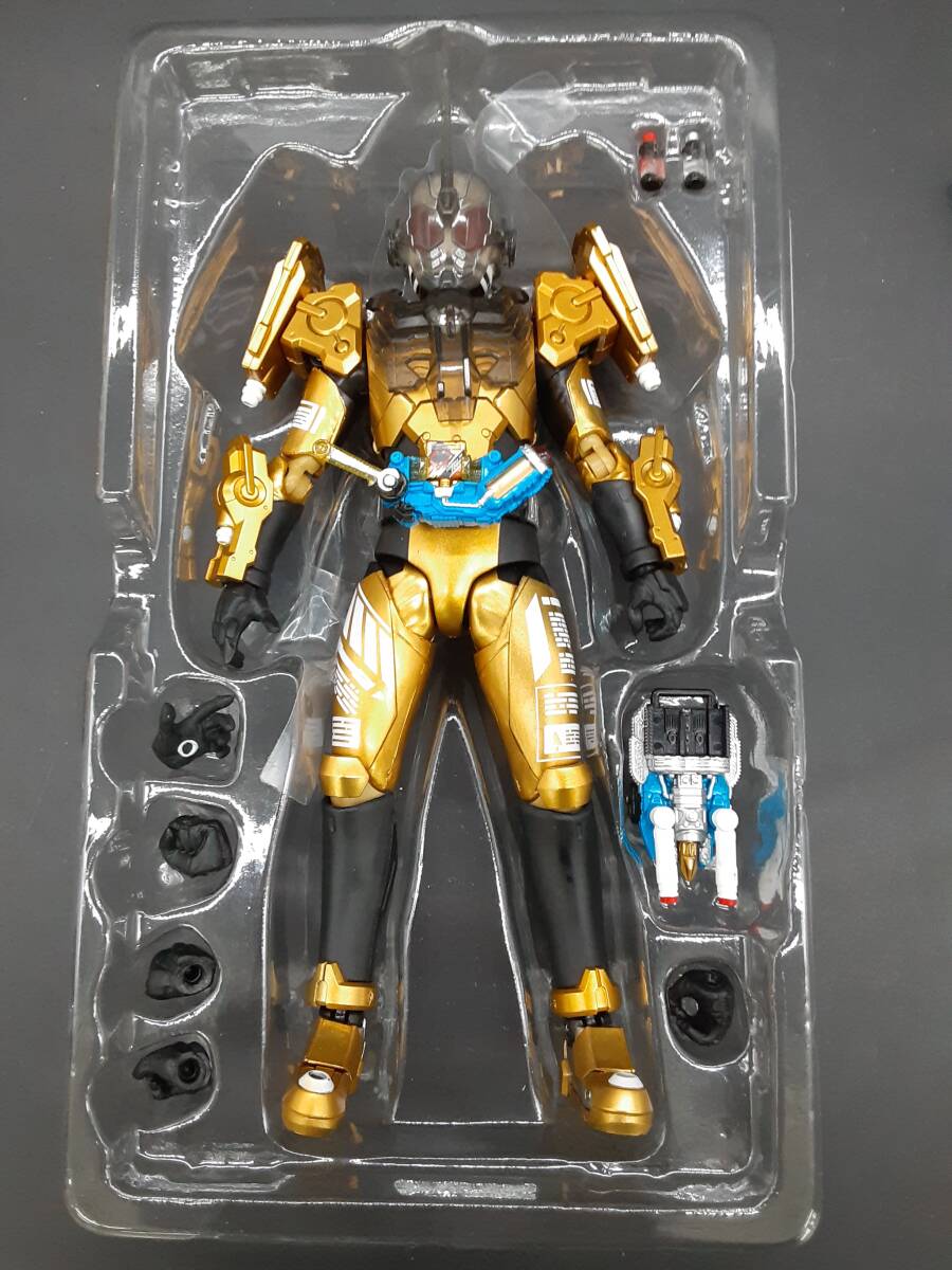 ta0511/28/30 現状品 フィギュア S.H.Figuarts 仮面ライダーグリス 仮面ライダービルド 魂ウェブ商店限定 バンダイの画像4